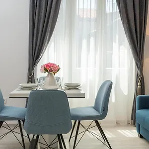 Pensión Luxury & Seven